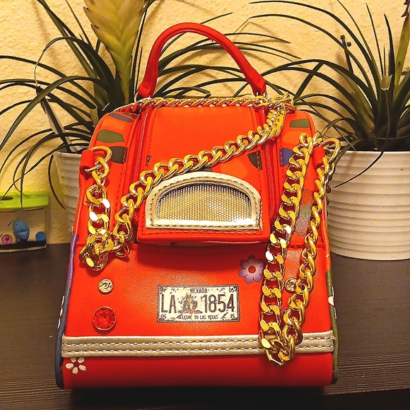 Beautiful Vintage Car Handbag 🚗 - Picture 7 of 10